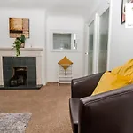 2 Bed Apartment-5 Guests - Business-Relocation-Parking - The Brighton Short Stay & Serviced Apartments